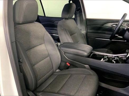 Used 2024 Chevrolet Traverse LT image 7