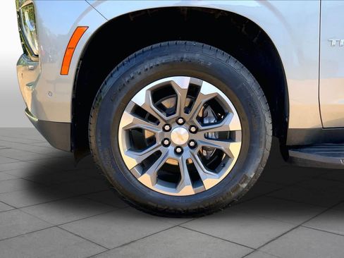 Used 2025 Chevrolet Tahoe LT w/ Comfort Package AWD/4WD image 10