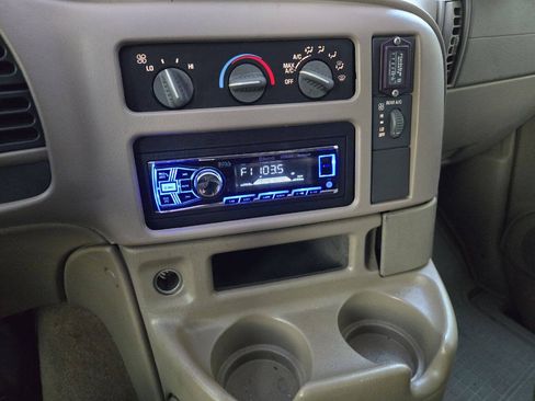 Used 2003 Chevrolet Astro RWD image 10