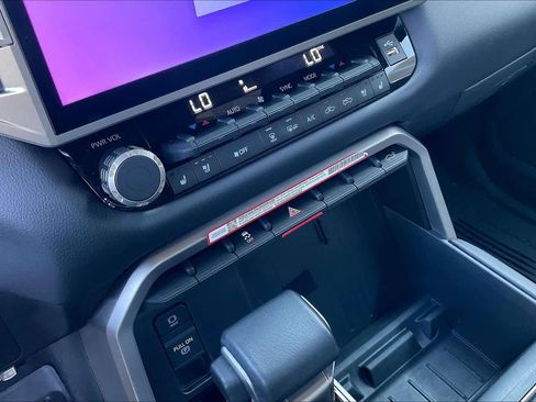 Used 2025 Toyota Tundra Limited image 33