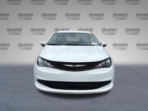 Used 2023 Chrysler Voyager LX FWD image 3