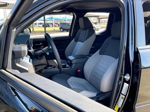 Used 2025 Toyota Tacoma TRD Sport image 8