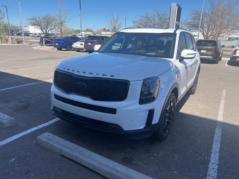 Used 2021 Kia Telluride SX w/ SX Prestige Package image 3