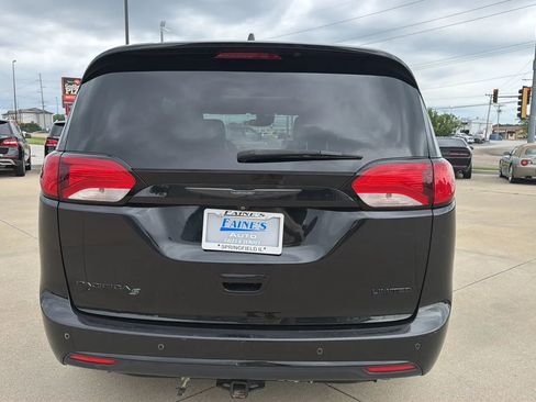 Used 2018 Chrysler Pacifica Limited w/ Advanced Safetytec Group FWD image 16
