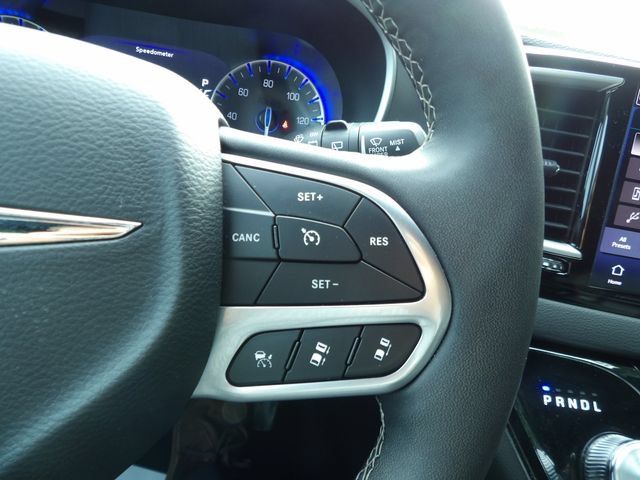 Used 2025 Chrysler Pacifica Select FWD image 27