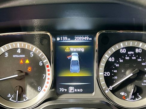 Used 2017 Nissan Titan SV RWD image 23
