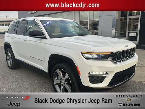 Used 2023 Jeep Grand Cherokee Limited w/ Luxury Tech Group II AWD/4WD image 1