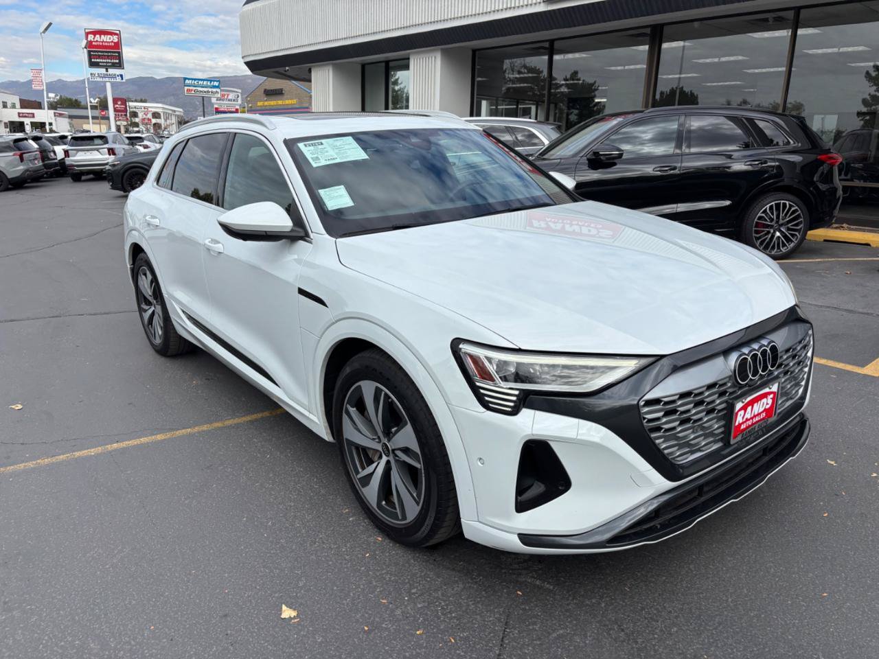 Used 2024 Audi Q8 e-tron Premium Plus AWD/4WD image 2