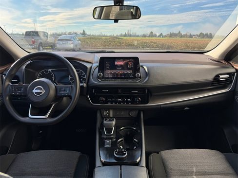 Used 2022 Nissan Rogue SV image 12