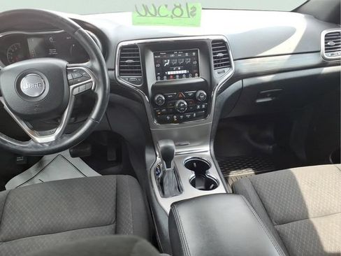 Used 2019 Jeep Grand Cherokee Laredo w/ Security & Convenience Group AWD/4WD image 10