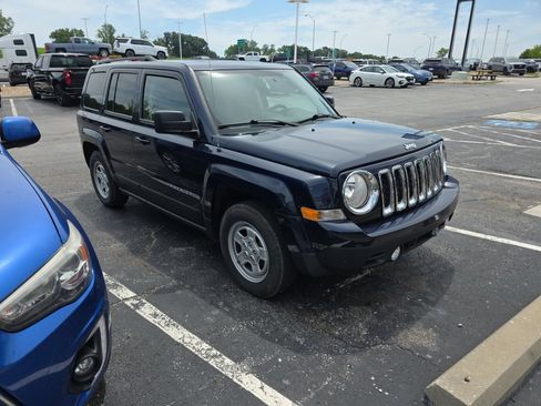 Used 2016 Jeep Patriot Sport w/ Power Value Group FWD image 4