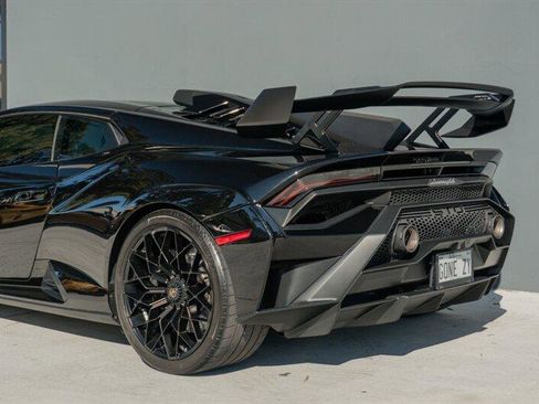Used 2021 Lamborghini Huracan STO image 22