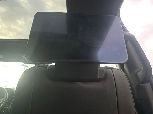 Used 2021 GMC Yukon XL SLT w/ Rear Media and Nav Package image 21