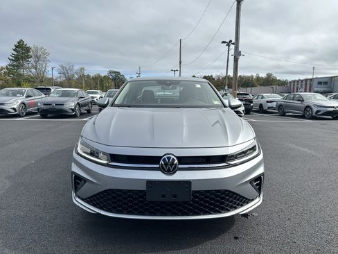 New 2025 Volkswagen Jetta SE image 2