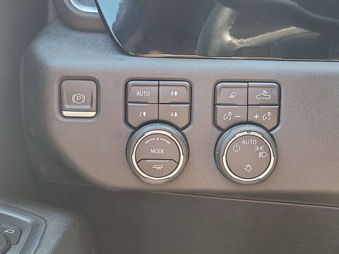 Used 2024 Chevrolet Silverado 1500 LT AWD/4WD image 27