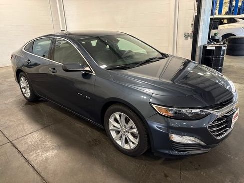 Used 2020 Chevrolet Malibu LT w/ Leather Package FWD image 3