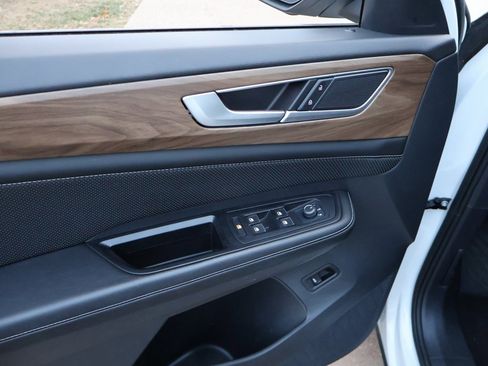 Used 2024 Volkswagen Atlas SE image 25