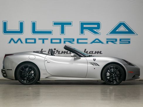 Used 2012 Ferrari California image 7