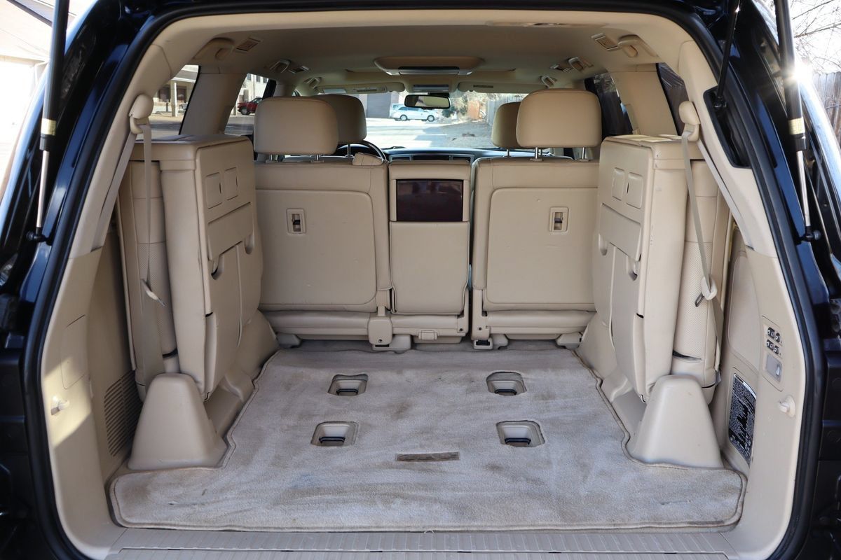Used 2011 Lexus LX 570 4WD w/ Luxury Pkg image 14