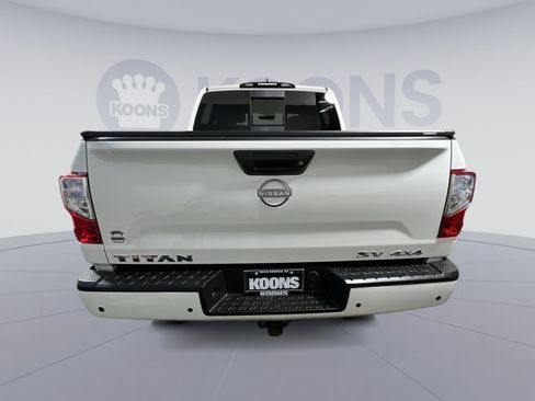 Used 2024 Nissan Titan SV w/ SV Convenience Package image 5
