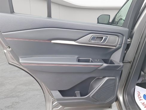 Used 2025 Ford Explorer ST-Line w/ ST-Line Street Pack image 16