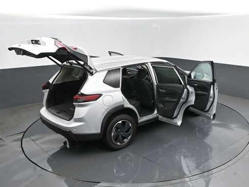 Used 2024 Nissan Rogue SV AWD/4WD image 27