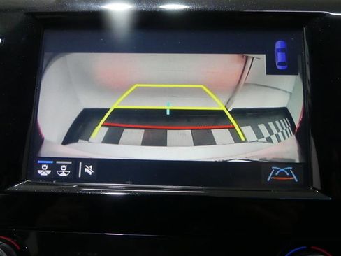 Used 2018 Toyota Camry XLE FWD image 17