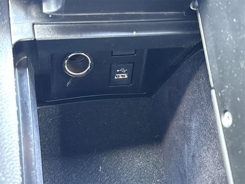 Used 2023 Toyota Crown Limited image 32