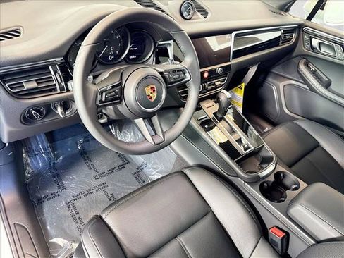 Used 2026 Porsche Macan AWD/4WD image 4