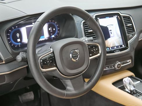 Certified 2023 Volvo XC90 B6 Ultimate w/ Protection Package Premier image 13