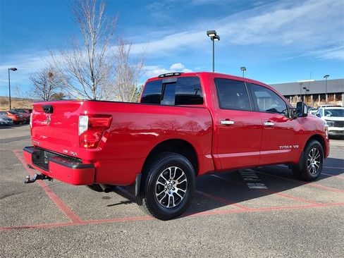 Used 2020 Nissan Titan SV w/ SV Convenience Package image 5