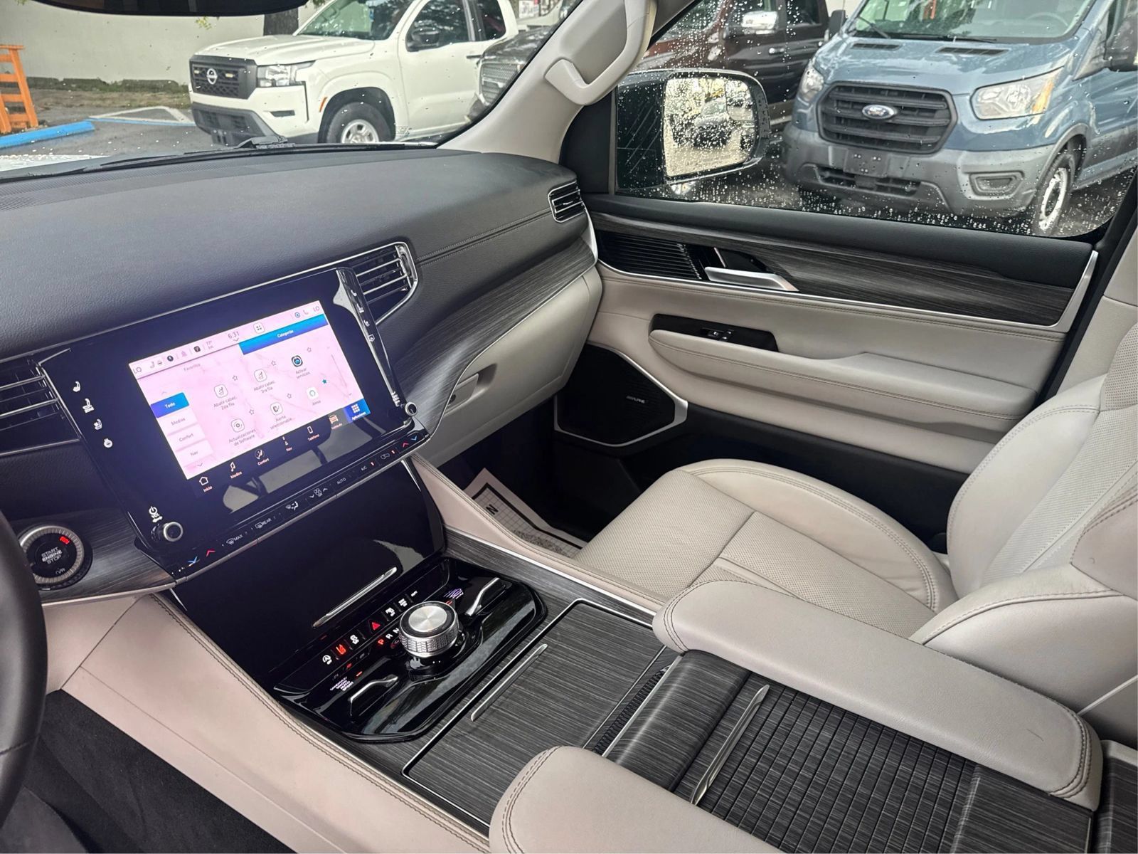Used 2024 Jeep Wagoneer Series III AWD/4WD image 22