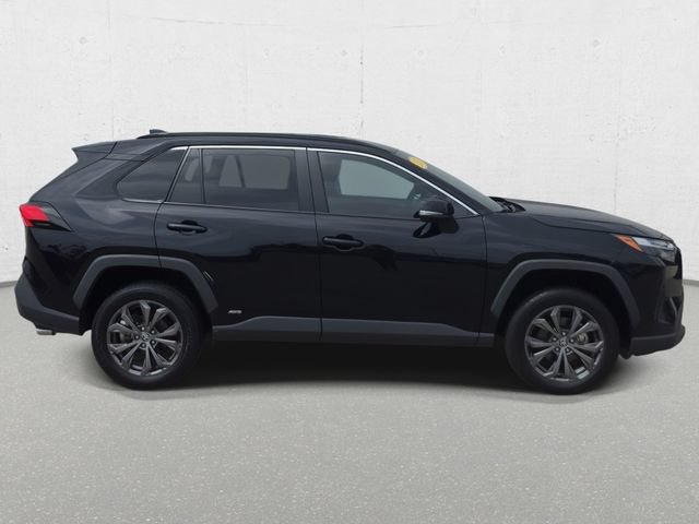 Used 2023 Toyota RAV4 XLE Premium AWD/4WD image 4