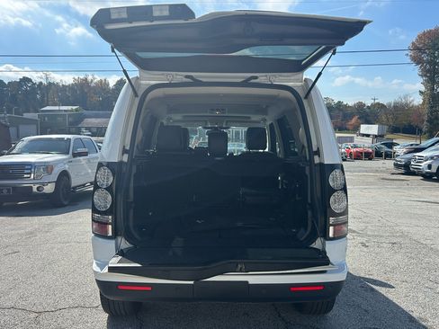 Used 2016 Land Rover LR4 HSE Silver Edition image 5
