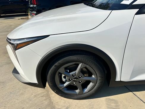 New 2025 Kia K4 LXS image 8