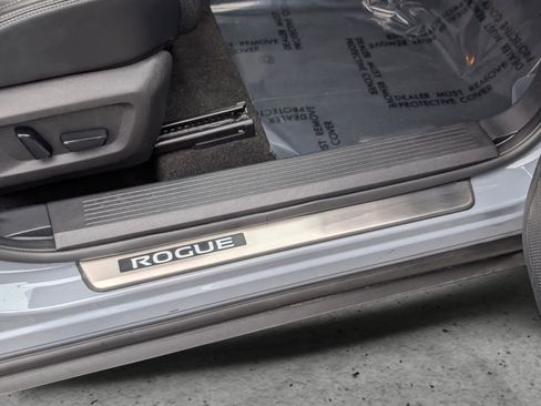 Used 2022 Nissan Rogue Platinum w/ Head-Up Display Package image 8