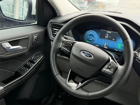 Used 2023 Ford Escape Platinum image 14