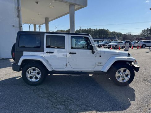 Used 2015 Jeep Wrangler Unlimited Sahara w/ Connectivity Group image 3