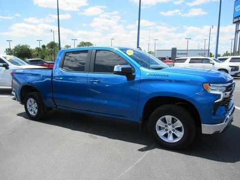 Used 2022 Chevrolet Silverado 1500 LT AWD/4WD image 4