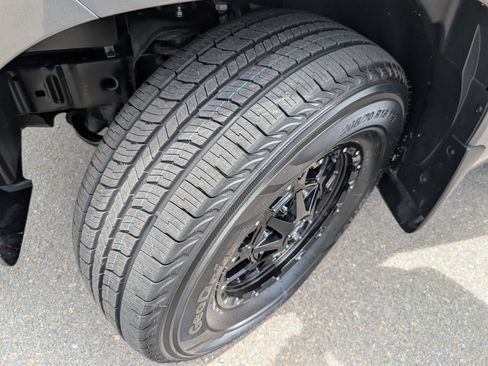 Used 2022 Nissan Frontier S w/ Technology Package RWD image 21