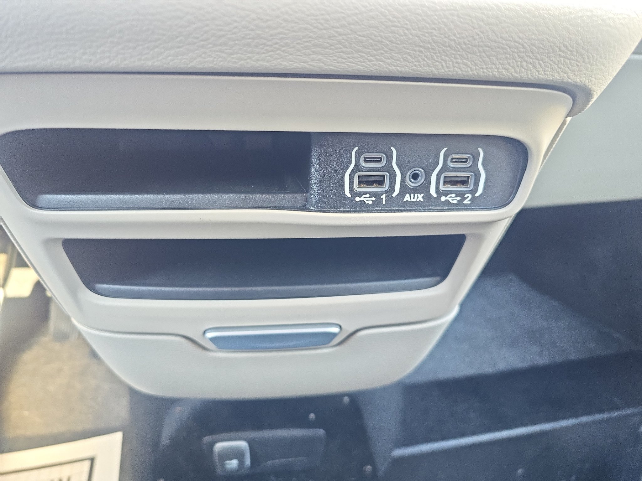 Used 2023 Chrysler Voyager LX FWD image 36