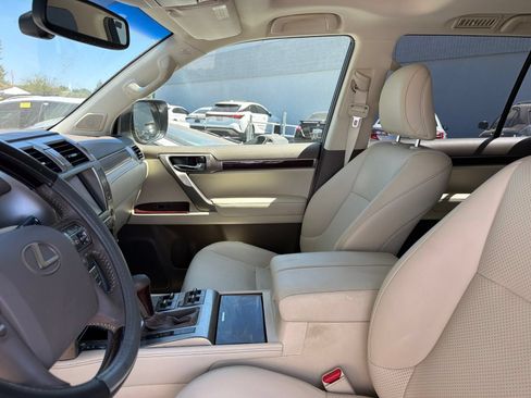 Used 2017 Lexus GX 460 Luxury AWD/4WD image 6