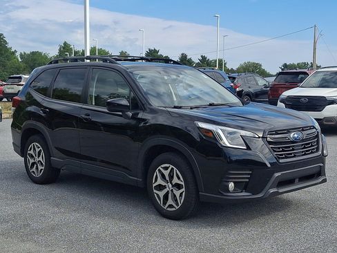 Certified 2023 Subaru Forester Premium AWD/4WD image 3