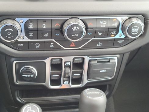 New 2025 Jeep Gladiator Sport image 21