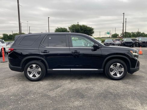 Used 2025 Honda Pilot EX-L image 3