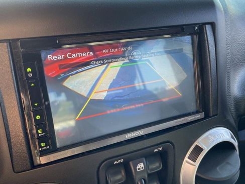 Used 2015 Jeep Wrangler Unlimited Rubicon AWD/4WD image 16