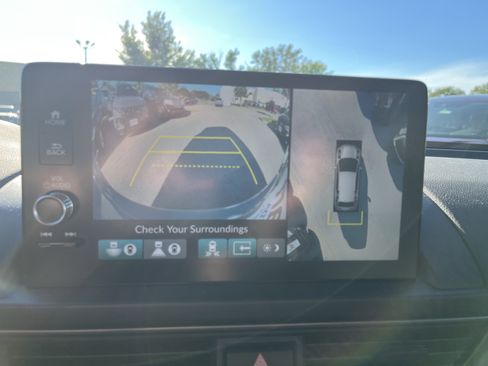 Used 2024 Honda Pilot TrailSport image 29