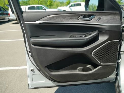 Used 2022 Jeep Grand Cherokee L Limited image 15