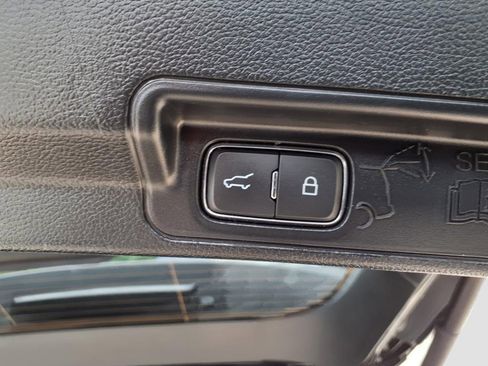 Used 2022 Ford Explorer XLT w/ Equipment Group 202A image 14