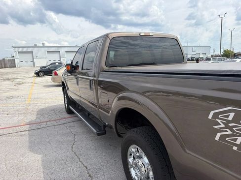 Used 2016 Ford F250 XLT w/ XLT Premium Package AWD/4WD image 7